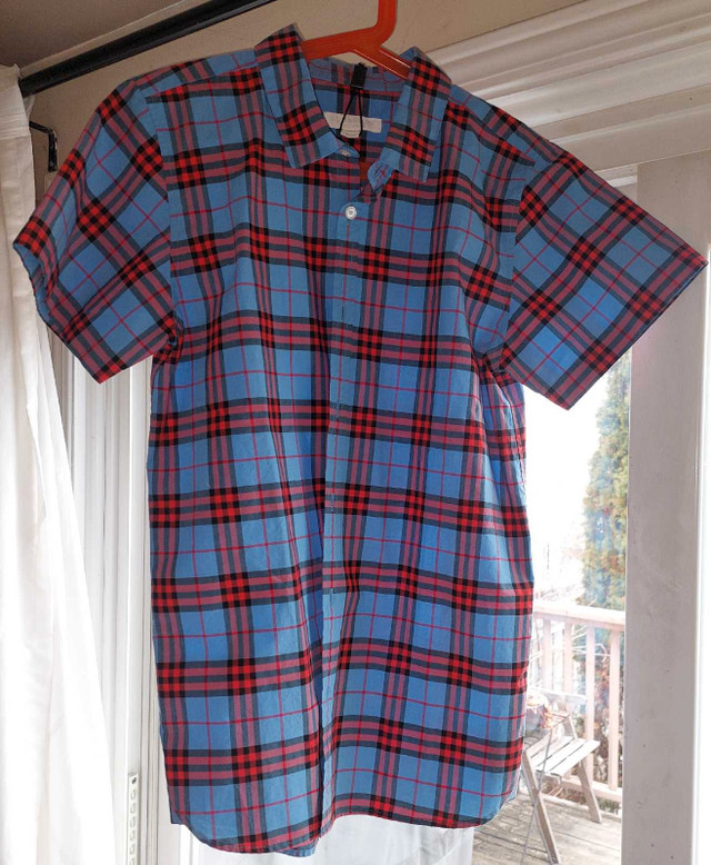 Burberry plad shirt in Kids & Youth in Mississauga / Peel Region - Image 3