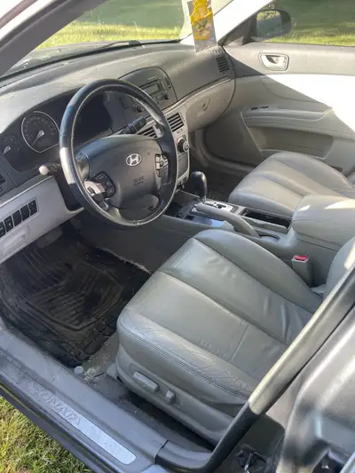 Selling my 2006 Hyundai Sonata V6, a reliable sedan with a smooth automatic transmission, perfect fo...