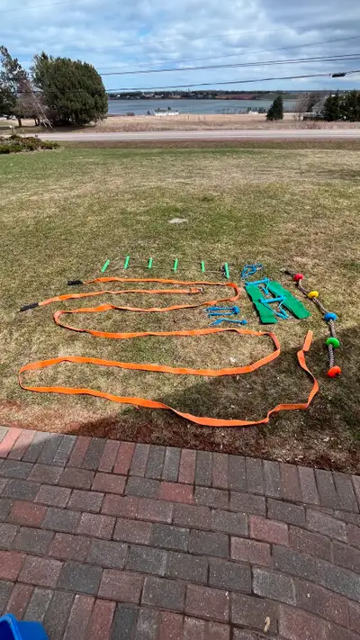 50ft ratchet ninja line obstacle course kit with 12 carabiners, 3 monkey knots, 2 monkey rings, 2 mo...