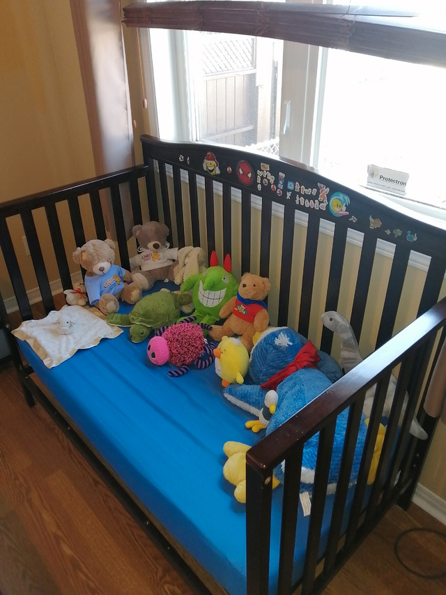 Crib / bed. It has been disassembled for easy transportation.  in Cribs in Gatineau - Image 2