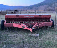 12 ft 510 International Seed Drill