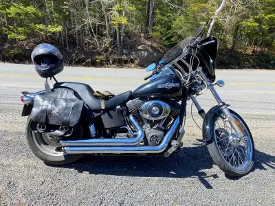 VIENT AVEC LA MOTO - 2 TUYAUX D'ÉCHAPPEMENT CHROMÉ, L'ORIGINAL ET LE MODIFIÉ - 2 SIÈGES - SUPPORT DE...