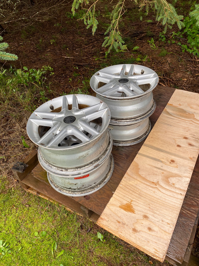 Set of 4 16 in rims in Tires & Rims in Summerside - Image 2