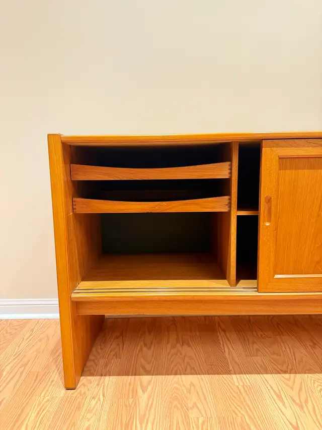 Mid Century Teak Sideboard in Hutches & Display Cabinets in Markham / York Region - Image 4