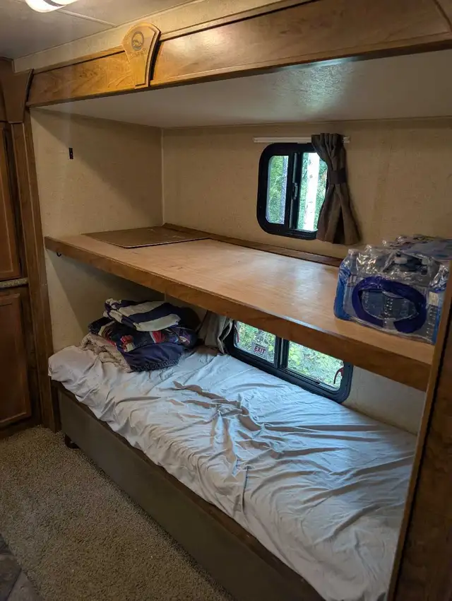 2014 outdoors RV creekside 31kqbs travel trailer in Travel Trailers & Campers in Vernon - Image 8