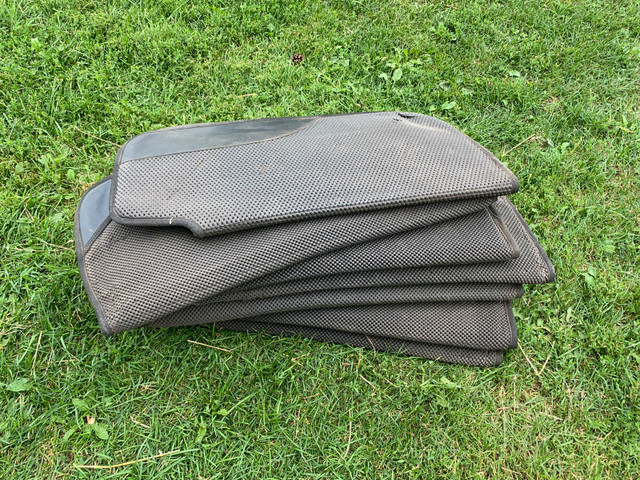 As-is saddle pads in Equestrian & Livestock Accessories in Hamilton - Image 3