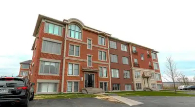 condo dix30 4 1/2 village parisien 5min du REM