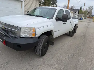 2007 Chev Silverado LT Quad Cab 5.3 LS Oil Change every 5000 kms Synthetic Oil Well Maintained Many...
