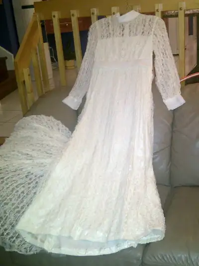 BELLE ROBE À MARIÉE DENTELLE SUR DENTELLE À TRAÎNE GR 4/6 FEMME, View more