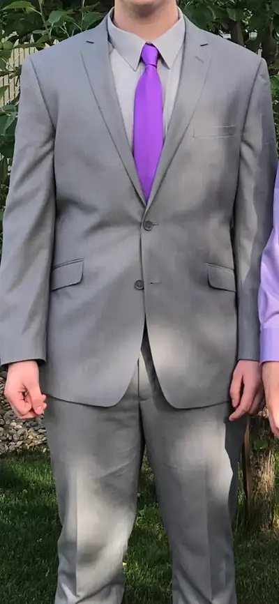 Ted Matheson Men’s Grey Suit. Purchased from Ted Matheson Mens Wear. Worn once for Graduation. Size...