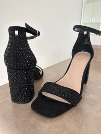 Women’s Black open toe dress shoe - like new