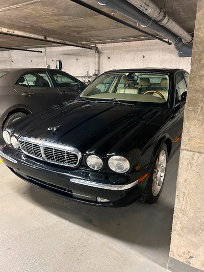 XJ8 2005 mint condition