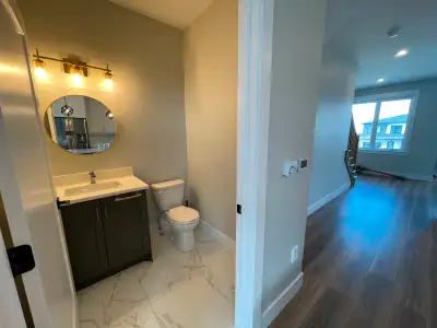 ✔️ Open-concept living and dining area ✔️ Stylish kitchen with stainless steel appliances ✔️ Primary...