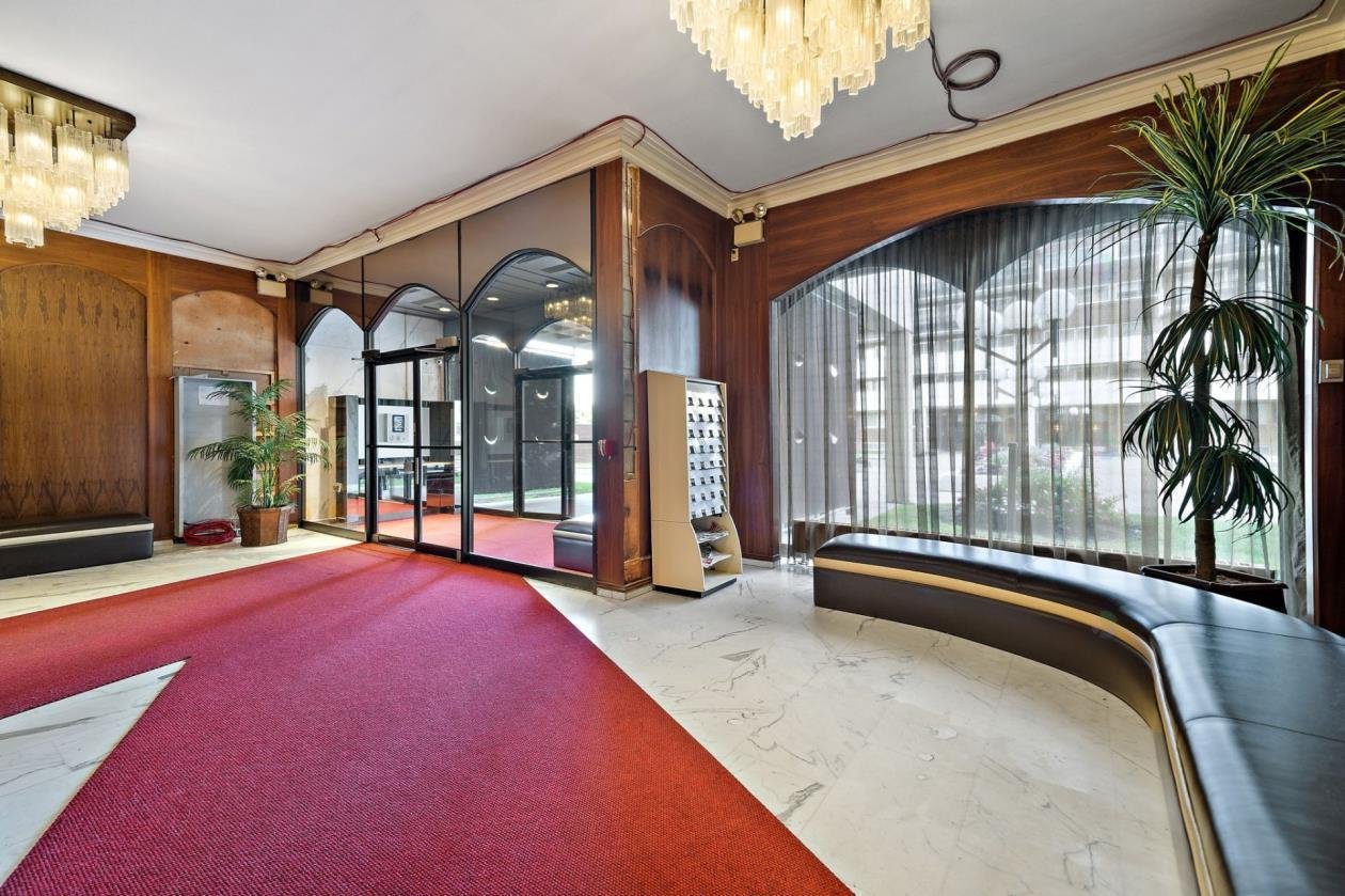 Panoramic 10th-Floor 1-Bed, 1-Bath Condo — photo 2