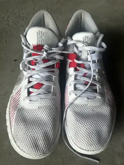 Nike Kyrie Basketball Shoes 9.5, View more