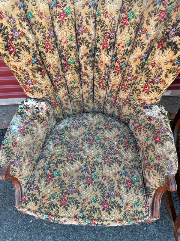 antique chairs in Chairs & Recliners in Moncton - Image 3