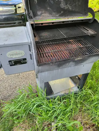 Electric feed smoker Louisiana grill, View more