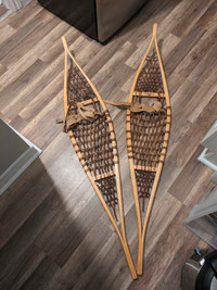 Traditional-style snowshoes 