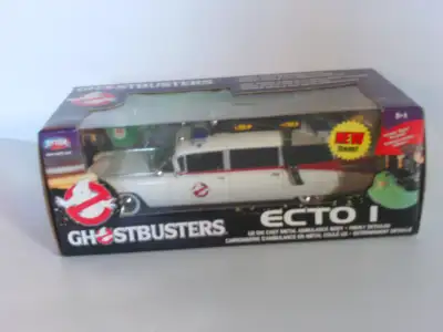 Die Cast Ghostbusters Ecto 1. JOYRIDE 1:21 scale. Highly detailed. With Slimer. NEW in box. $150