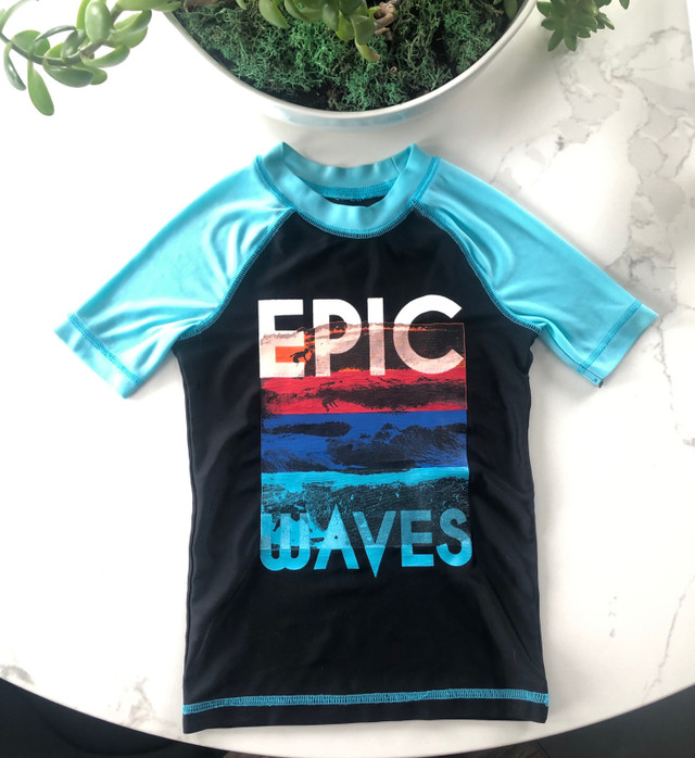 Size Small (6) Rash Guard / Swim Shirt in Kids & Youth in Saskatoon