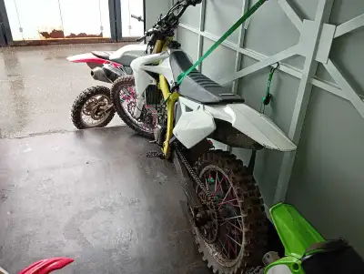 2014 450 bike runs good. Needs rear shock fork seals valves adjusted. I got it on a trade no time fo...