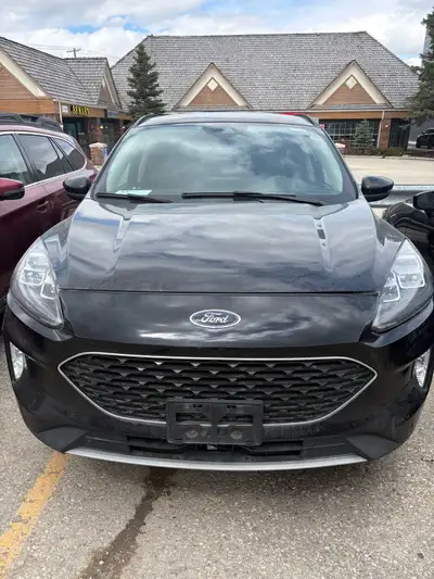 2020, Ford Escape Titanium HYBRID, AWD Navigation, Bluetooth, Heated Seats, Heated Steering Wheel, A...