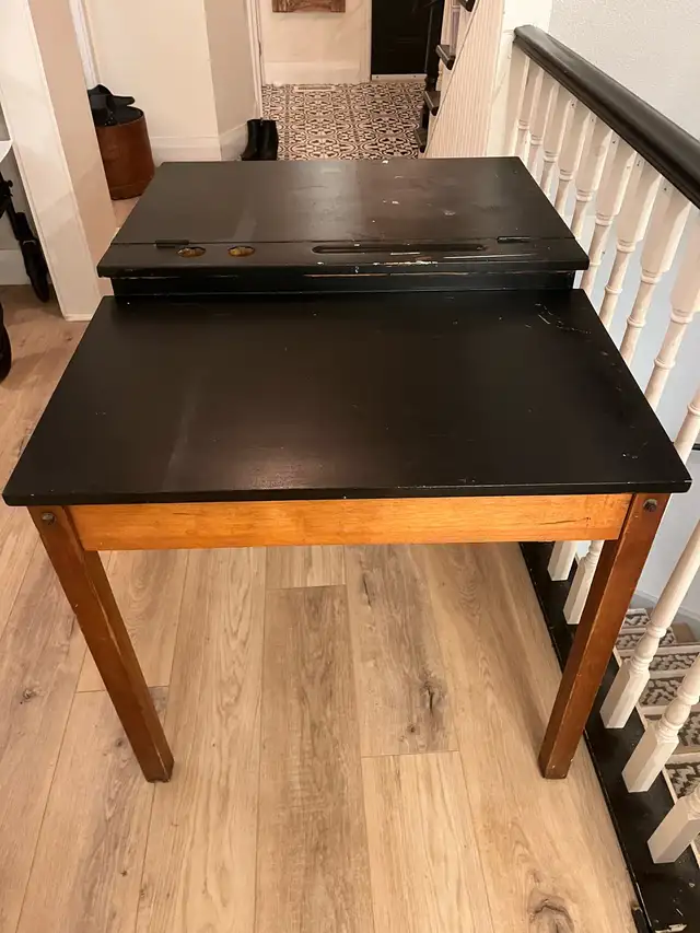 Antique School Desk in Desks in Kingston - Image 4