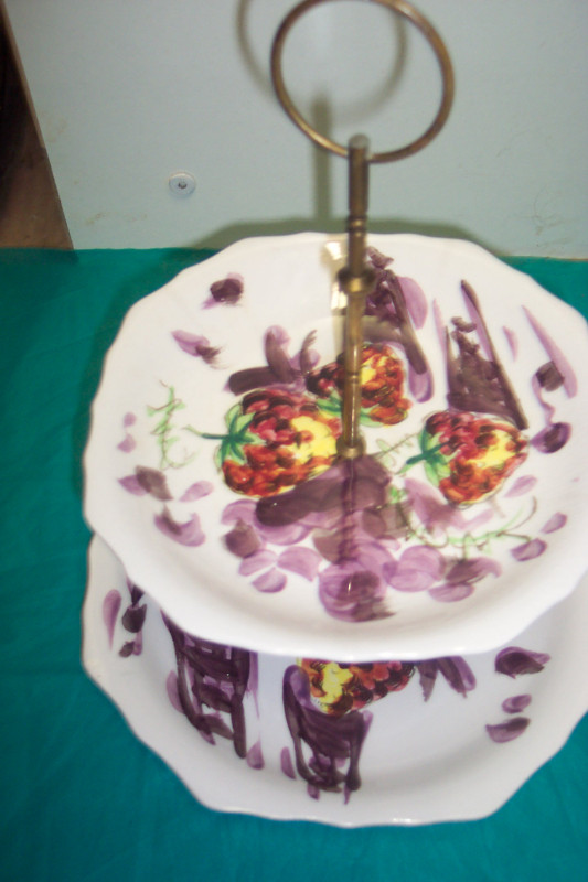 Assiette étagée en porcelaine dans Art et objets de collection  à Sherbrooke - Image 2