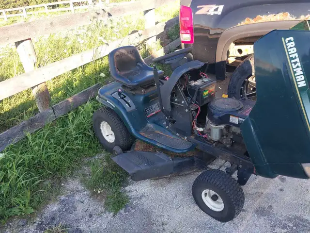 Craftsman Riding Lawn Mower in Lawnmowers & Leaf Blowers in Oakville / Halton Region - Image 3