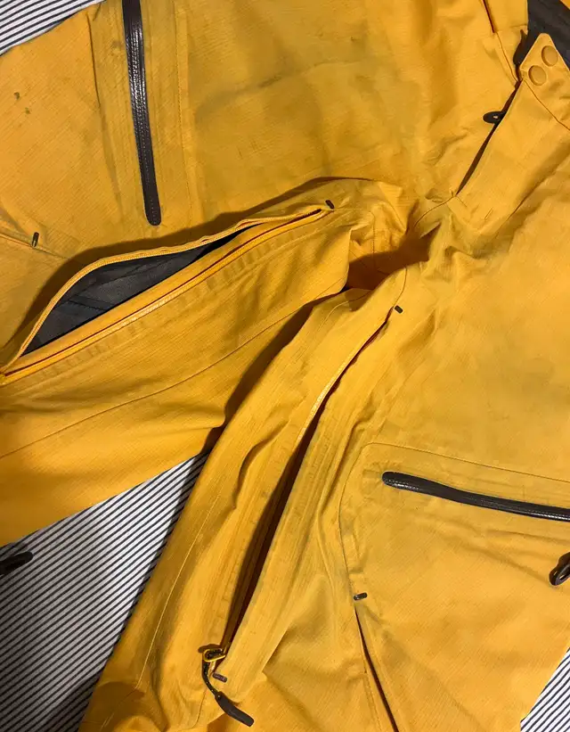 Men's Gore-Tex Ski Pants in Men's in Calgary - Image 4
