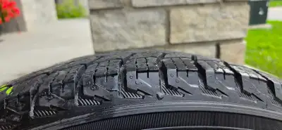 Michelin Winter Tires – 225/60R17 on Rims One-season-used set of Michelin winter tires, size 225/60R...