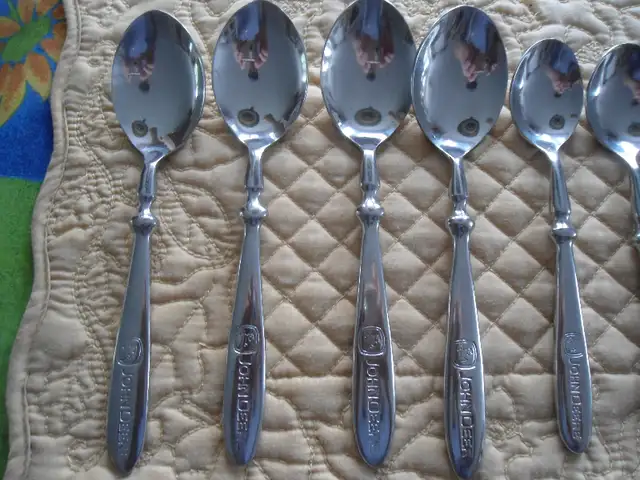 John Deere Flatware in Kitchen & Dining Wares in Gatineau - Image 3