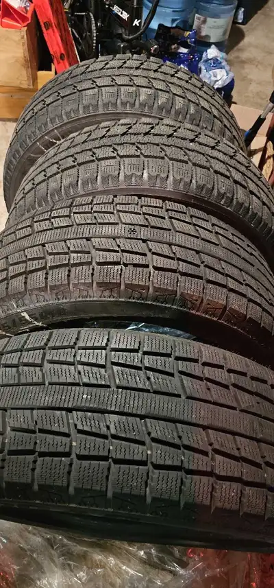 4x Pneus d'hiver en bon état encore bon pour 2 hivers ou plus.