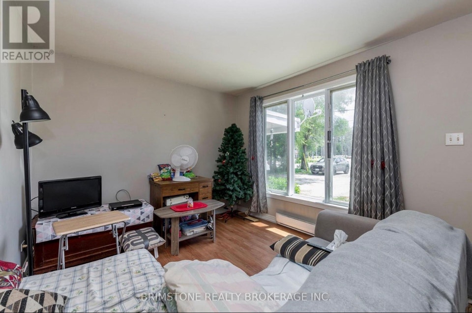 one bedroom apartment in Angus 5