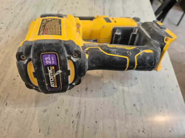 DeWalt 20V Max Brushless 23GA Pin Nailer DCN623 in Power Tools in Mississauga / Peel Region - Image 4
