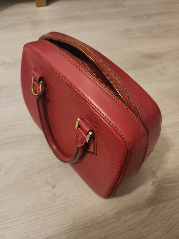 Louis Vuitton Sablons Vintage Used Epi Leather Red Handbag in Women's - Bags & Wallets in Mississauga / Peel Region - Image 4