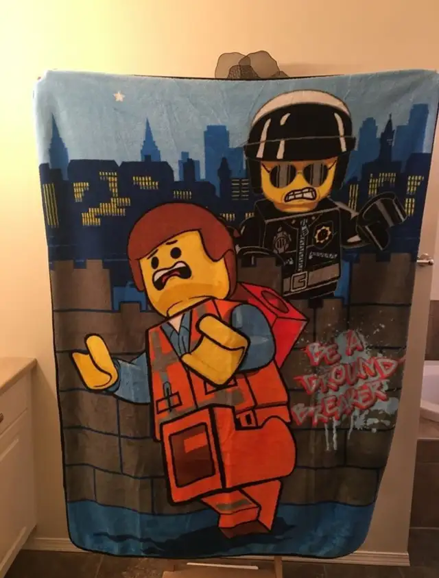 The Lego Movie Plush Blanket- 3 1/2' x 5'628637385013781221