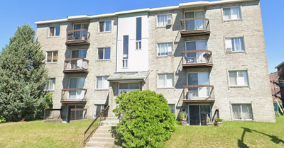 Laval, Grand 4 1/2 à louer, à 5 minutes à pied des METRO Montmorency Disponible le 1er juillet 2ème...