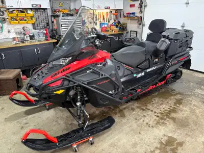 2020 expedition SE 900 turbo 4700 km, 20” wide track. Air ride. Has skid plate, glove box extention...