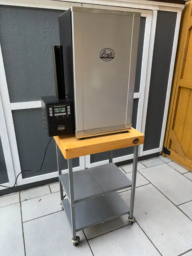 Bradley Digital Electric Smoker with Cart and Many Accessories