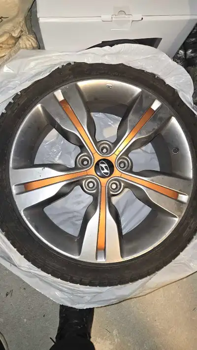 4 jantes de hyundai veloster 3 pneu dhiver dessus tres tres bon encore 1 a eclater