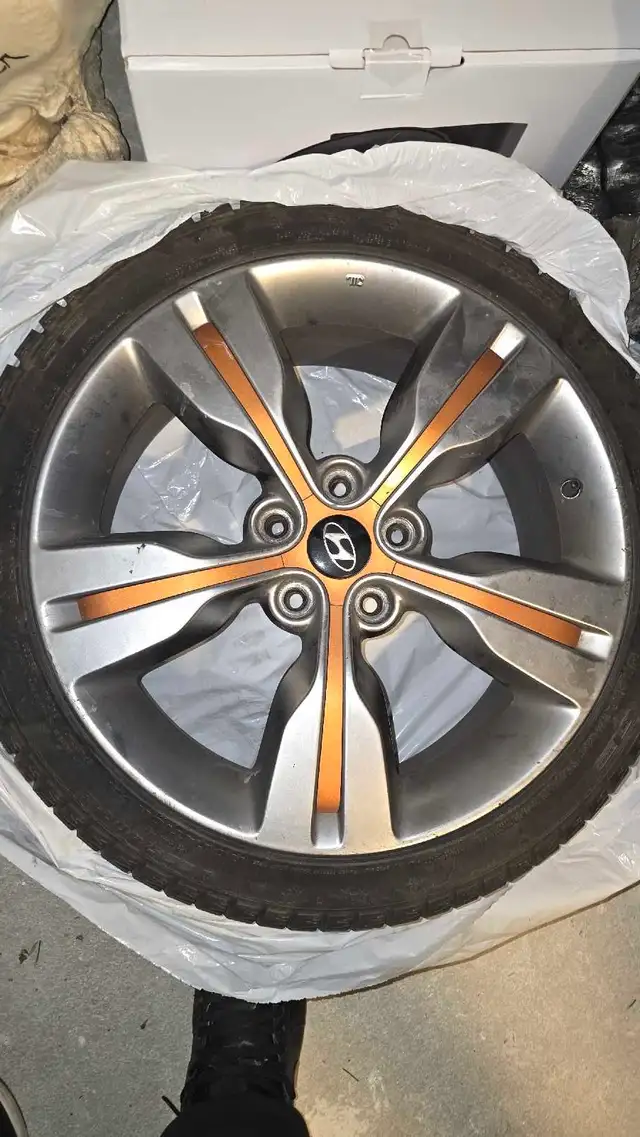 4 mags de hyuandai veloster 3 pneus in Tires & Rims in Laval / North Shore - Image 2