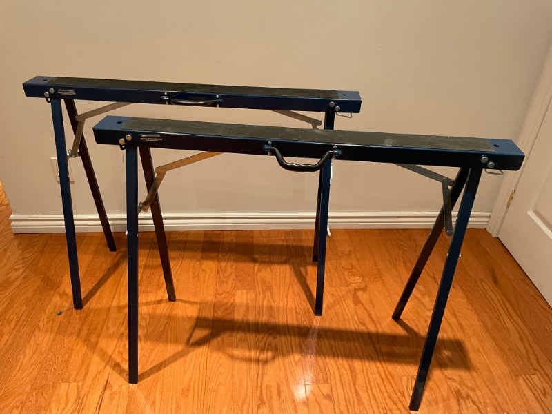 Two new Mastercraft Sawhorses & one new Roller stand Rangement pour