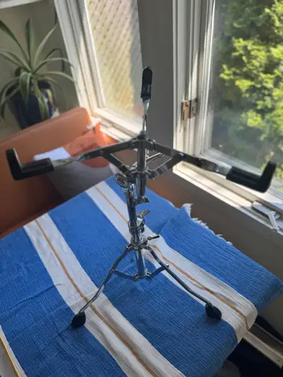 ROGERS SINGLE SWAN LEG BASE SNARE STAND, View more
