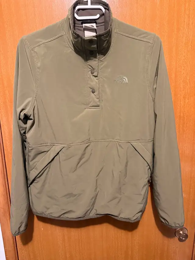 North Face Pullover in Women's - Tops & Outerwear in Calgary - Image 2