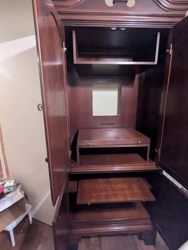 Vintage Kroehler entertainment / display cabinet in Hutches & Display Cabinets in Calgary - Image 4