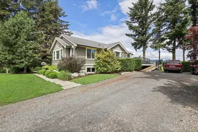 4 bedroom 2.5 bathroom house in Matsqui flats