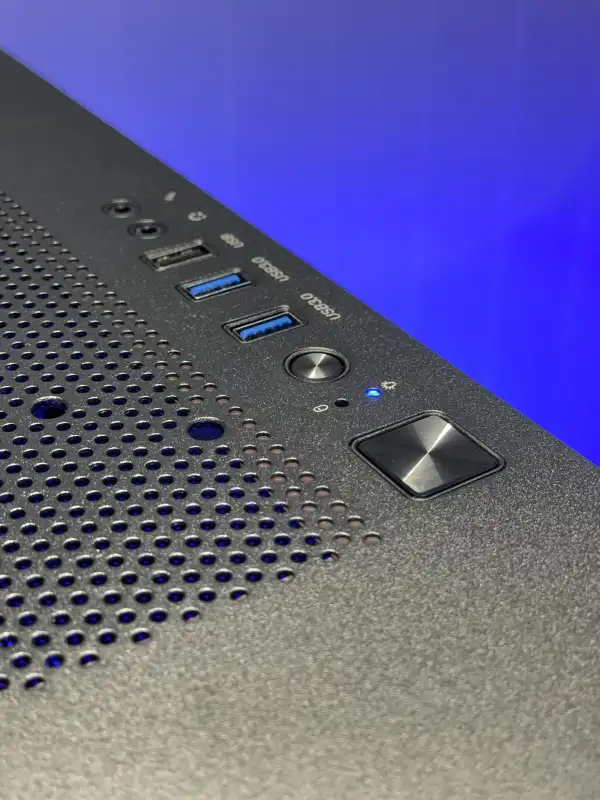 PC Gamer / Gaming PC - Ryzen 5 3600 + Nvidia GeForce RTX 3060 in Desktop Computers in City of Montréal - Image 6