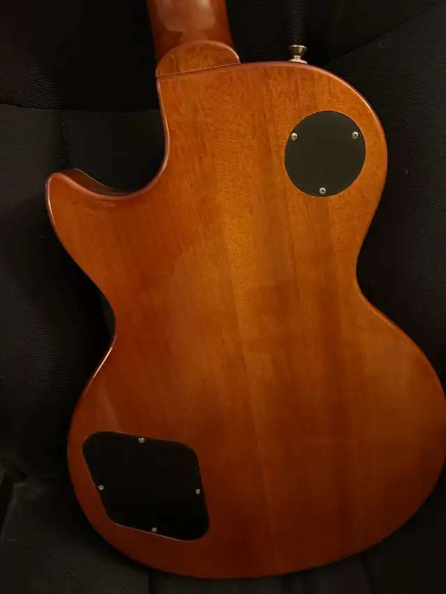 Epiphone “Slash Victoria” Les Paul w/ case  in Guitars in Kawartha Lakes - Image 6