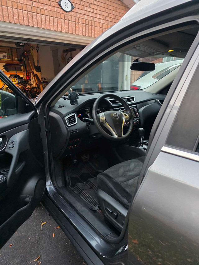 Nissan Rouge 2016 in Cars & Trucks in Mississauga / Peel Region - Image 2